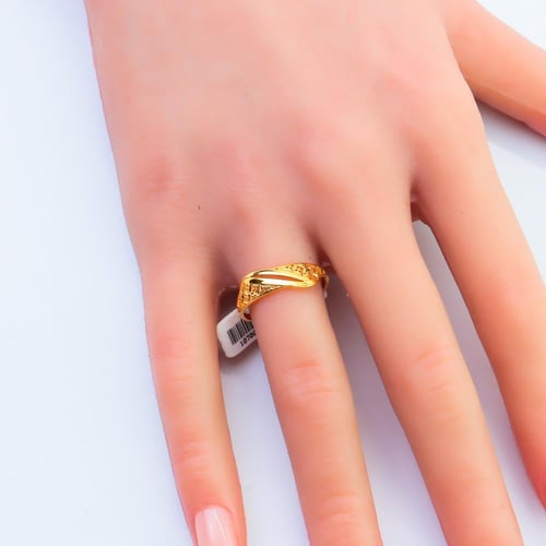 خاتم ذهب عيار 21 تصميم ناعم وزن 1 جرام – رقة وأناق...