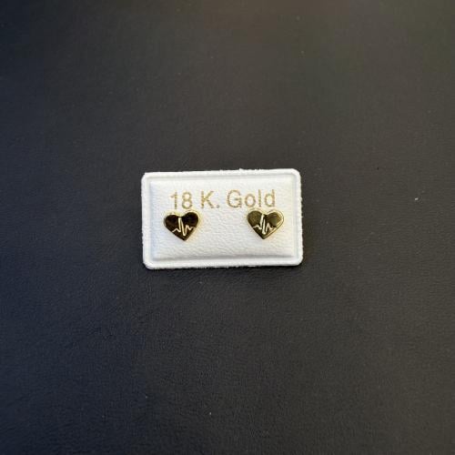 حلق طبي ذهب عيار 18 بتصميم قلب مميز بوزن 0.3 جرام