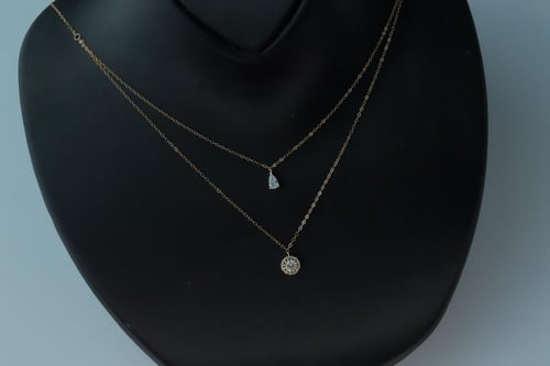 سلسال ذهب عيار 18 دورين موديل سوليتير بتصميم الماس...