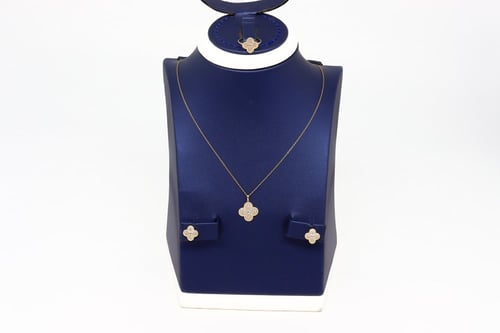 طقم اطفال الفان كليف تصميم الماسي عيار 18