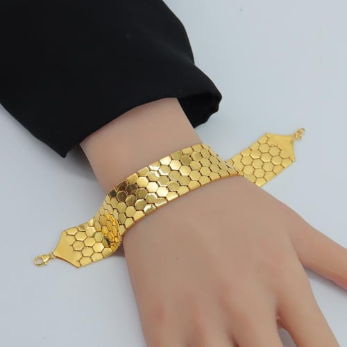 اسوارة ذهب عريضة عيار 21 عالى الجودة وزن 17.88 جرا...