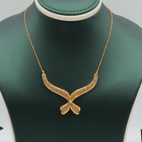 طقم ذهب عيار 21 وزن 7.31 جرام بتصميم متقاطع أنيق ف...