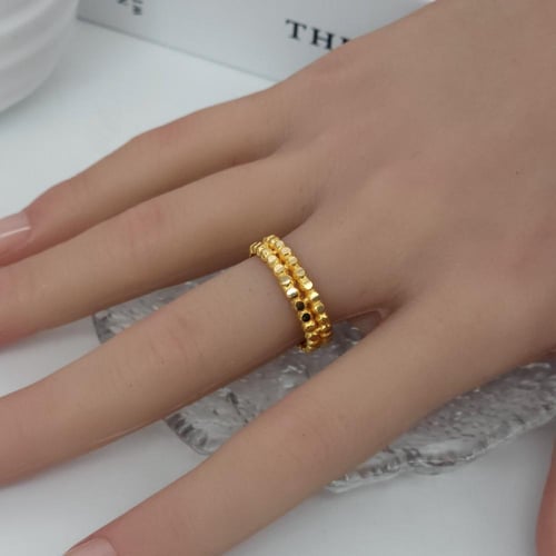 دبلة ذهب عيار 21 بتصميم الحبيبات المدورة بوزن 1.8...