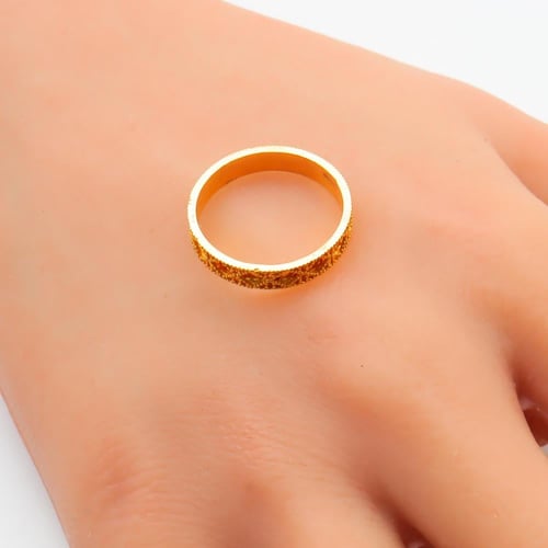 دبلة ذهب عيار 21 ديور رفيعة – نعومة وأناقة يومية