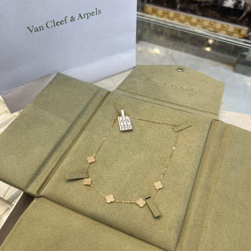 عقد ذهب الفان كليف تصميم الماس عيار 21 وزن 4.8 جرا...