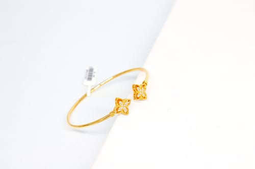 اسوارة روبيرتو كوين عيار 18