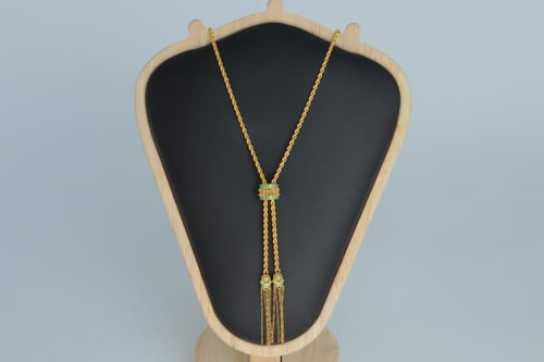 سبحة ذهب عيار 21 مطعمة بالميناء الاخضر الفاتح وزن...