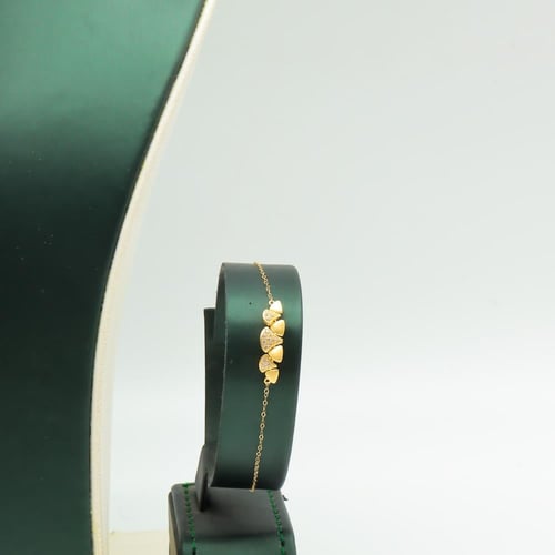 طقم ذهب تصميم الماس عيار 18 وزن 6.1 جرام - باسلوب...