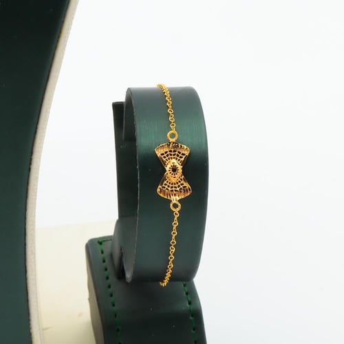 طقم ذهب عيار 21 وزن 6.41 جرام بتصميم انسيابي مع تع...