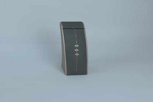 اسوارة فان كليف ذهب عيار 18 تصميم الماسي وزن 0.65...