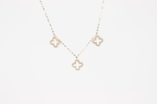 تشوكر ذهب الفان كليف ثلاث وردات ذهب صافي عيار 18