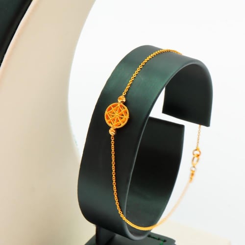 طقم ذهب ناعم عيار 21 بتصميم تعليقة هندسية وزن 6.9...