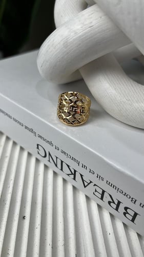 خاتم تصميم 3D أنيق ذهب عيار 21 بوزن 2.7 جرام