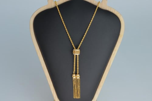 سبحة ذهب عيار 21 مطعمة بالميناء الابيض بوزن 6.2 جر...