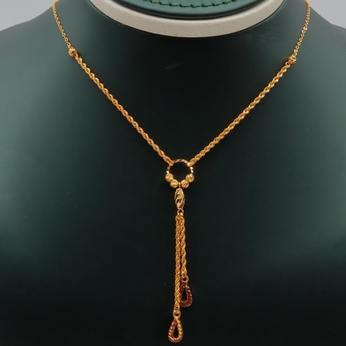 عقد ذهب عيار 21 حلقة أنيقة وزن 2.97 جرام بتصميم عص...