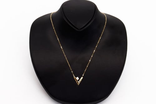 سلسال ذهب لوي فيتون تصميم الماسي عيار 18 وزن 1.1 ج...