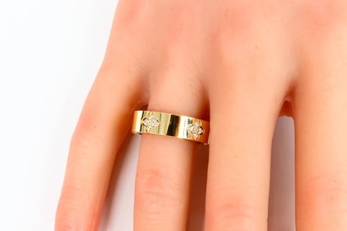 افخم دبلة ذهب روبيرتو كوين تصميم الماسي عيار 18