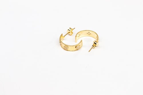 حلق فان كليف ذهب فاخر عيار 18 عالى الجودة وزن 1.6...