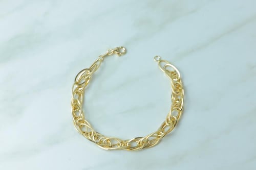 اسوارة ذهب جنزير ذو حلقات متداخلة عيار 18 وزن 6.3...