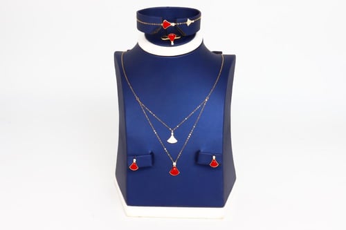 طقم بولغارى ذهب دورين تصميم الماس عيار 18 باللون ا...