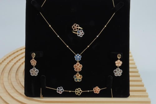 طقم ذهب ايطالي عيار 18 وزن 17.1 جرام