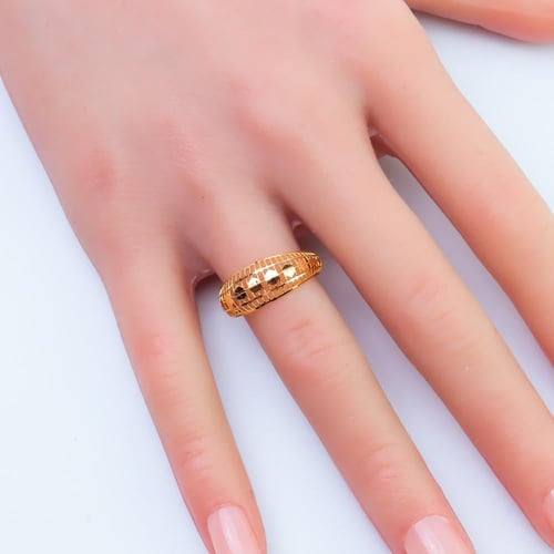 خاتم ذهب عيار 21 تصميم مزخرف وزن 1.5 جرام – أناقة...