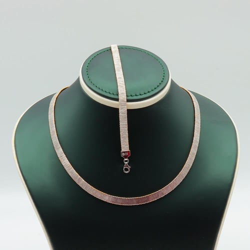 عقد واسوارة ذهب بتصميم الحرير عيار 21 يلبس وجهين و...