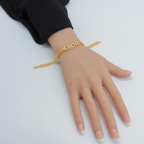 اسوارة ذهب ايطالي عيار 21 بتصميم ديور الماسي وزن 7...