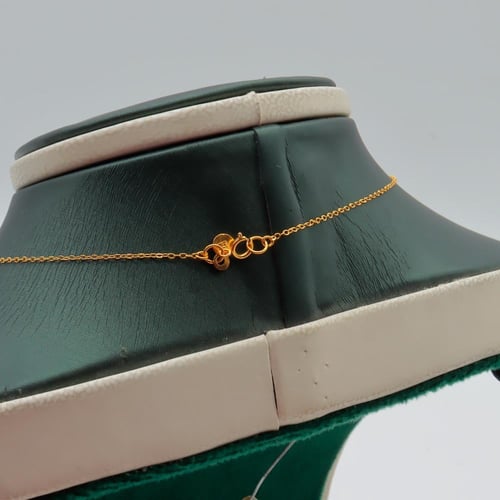 عقد ذهب عيار 21 تعليقة متدلية وزن 3.68 جرام بتصميم...