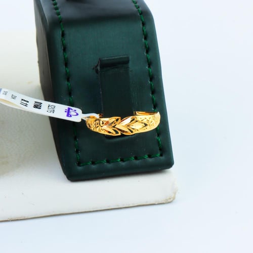 طقم ذهب تصميم غصن الزيتون عيار 21 وزن 8.11 جرام