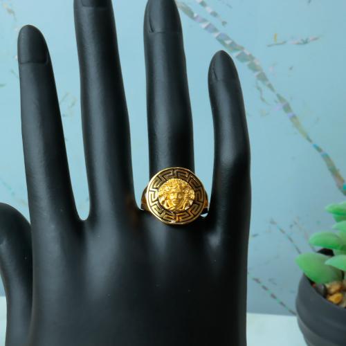 خاتم فرزاتشي ذهب عيار 21 بنقش اسود مُلفت بوزن 4 جر...