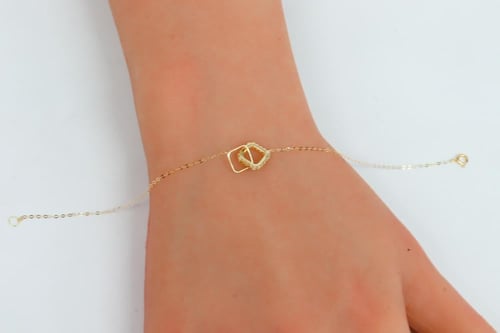 سوارة ذهب تصميم الماسي عيار 18 وزن 0.7 جرام