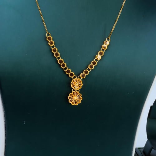 طقم ذهب تصميم الوردة الترند عيار 21 وزن 7.36 جرام...