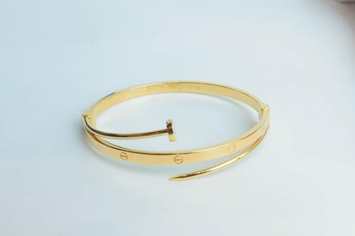 اسوارة المسمار ذهب مكس مع اللوف عيار 18