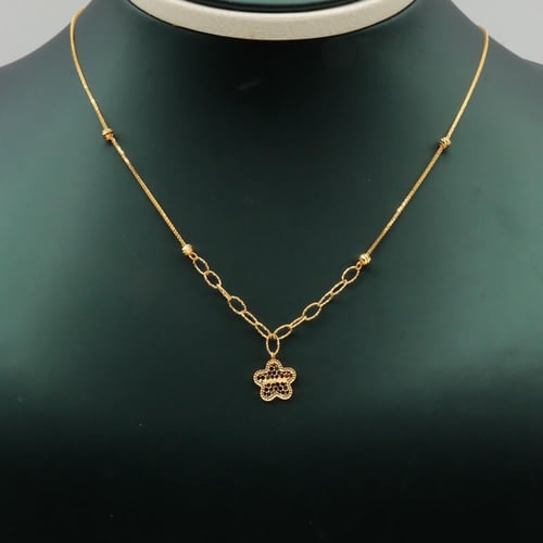 عقد وحلق ذهب عيار 18 وزن 3.27 جرام