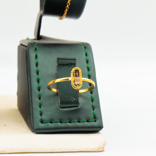 طقم ذهب صغير عيار 21 بتصميم حلقات ذهبية وزن 6.96 ج...