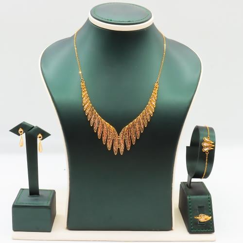 طقم ذهب ملكي عيار 21 بتصميم أوراق متدلية وزن 11.86...