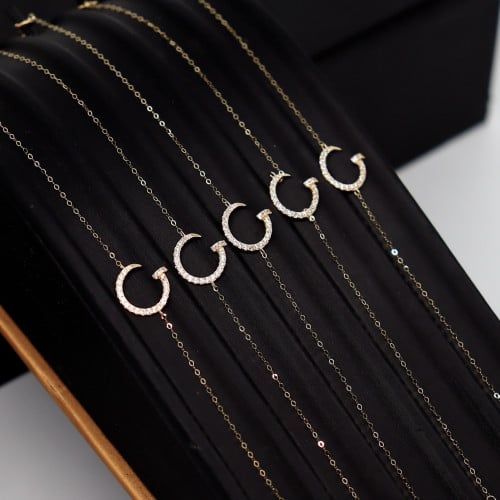 اسوارة المسمار ذهب عيار 18 بتصميم الماسى