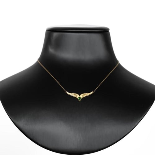 عقد ذهب جناح الصقر عيار 21 باللون الاخضر وزن 1.2 ج...