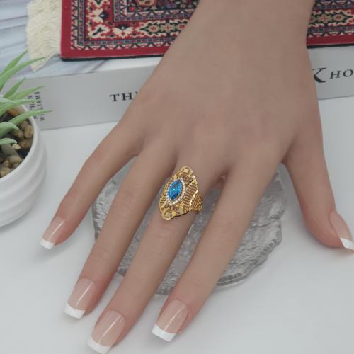 خاتم ذهب عيار 21 بتصميم شرقي الماسي بلون سماوي وزن...