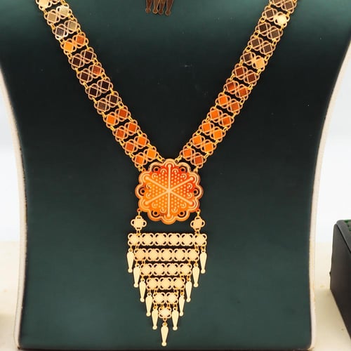 طقم ذهب فخم عيار 21 بتصميم الرمش مع المخنق وزن 9.2...