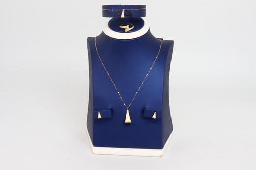 طقم ذهب مارلي بلون اسود تصميم الماس عيار 18 وزن 5....