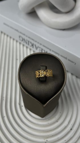 خاتم ذهب عيار 21 مميز بتصميم فراشة أنيق بوزن 1,9 ج...