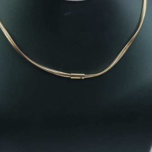 عقد ذهب الاوميقاء المطاطي عيار 18 وزن 1.9 جرام