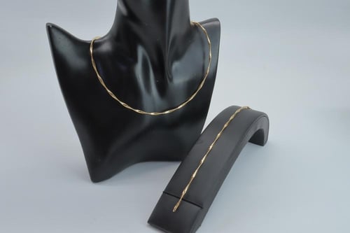 كلكشن عقد واسوارة الاوميقاء ذهب عيار 18 وزن 2.23 ج...