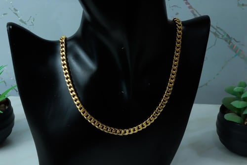 سلسال جنزير ذهب عيار 18 بتصميم كلاسيكي وزن 7.5 جرا...