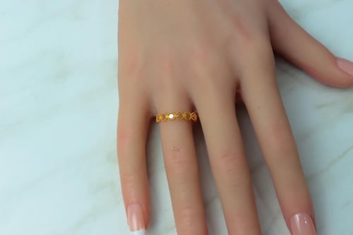 خاتم ذهب عيار 21 بتصميم الحبات بوزن 0.8 جرام