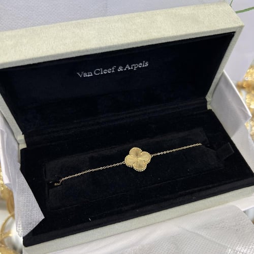 اسوارة فان كليف ذهب مع الملحقات عيار 18 وزن 5.5 جر...