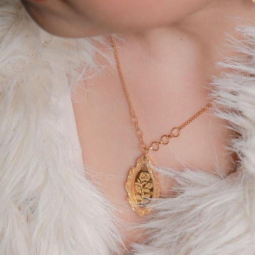 عقد فكتوري بتصميم مميز مزيج بين سبيكة وزن 2.5 قرام...