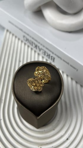 خاتم ذهب فخم عيار 21 بتصميم وردة فاخرة بوزن 5,06 ج...